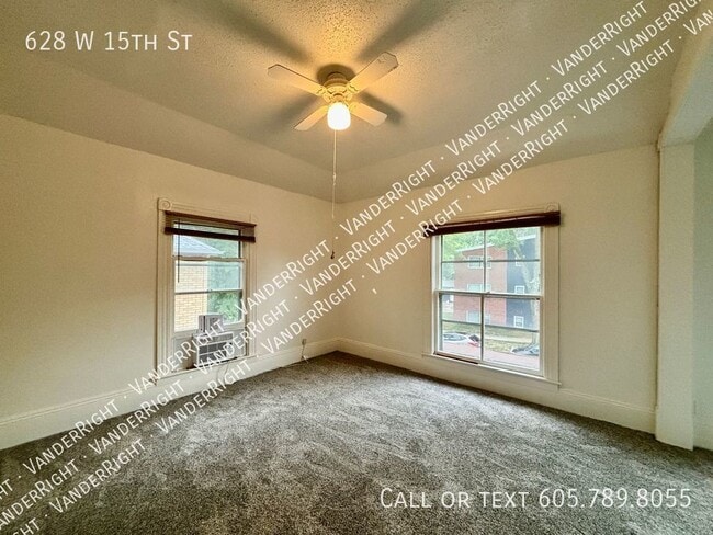 Building Photo - 628 W 15th St