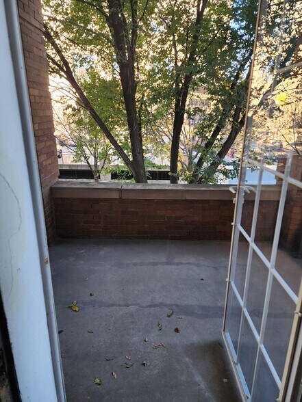 Building Photo - 823 N Hoyne Ave