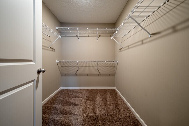 Building Photo - 15141 Emory Cir