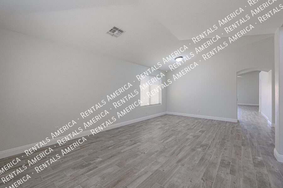 Building Photo - 3050 E Cherry Hills Pl