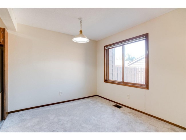 Building Photo - 2458 Crestwood Dr