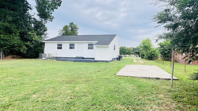Building Photo - 1825 Gildner Rd