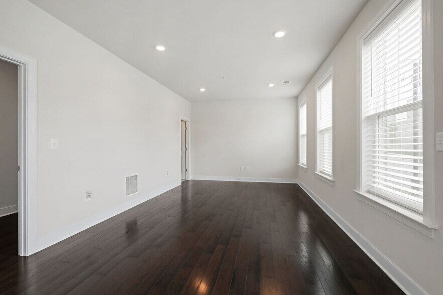 Building Photo - 143 Rubens Dr