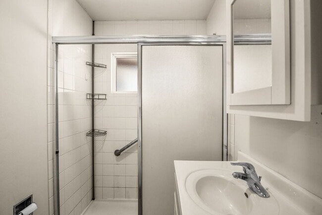 Building Photo - 431 Parkside Dr