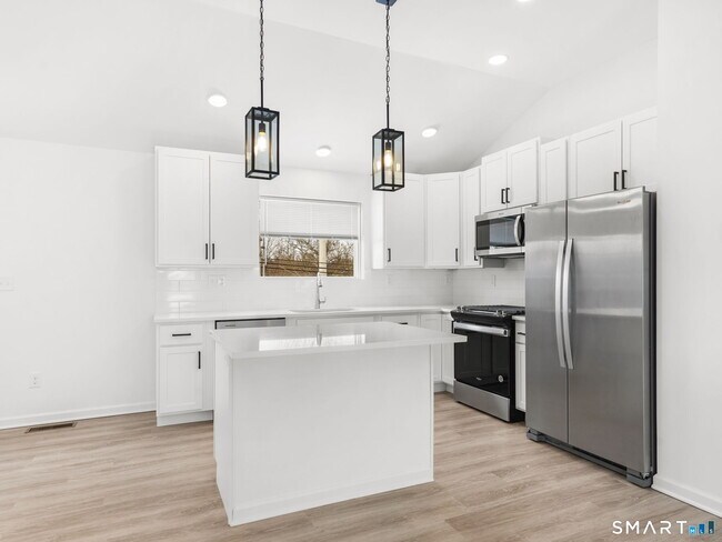 Building Photo - 1974 Kings Hwy