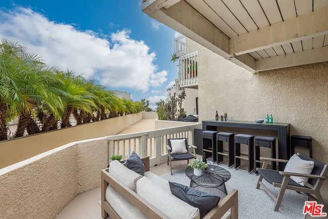 Building Photo - 7301 Vista Del Mar