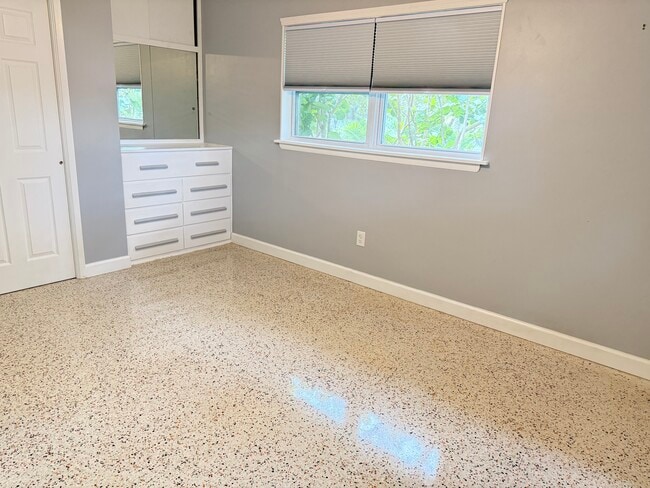 Building Photo - 602 8th St