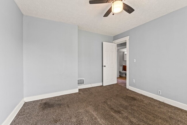 Building Photo - Charming 2 beds 2 Bath in Dayton!