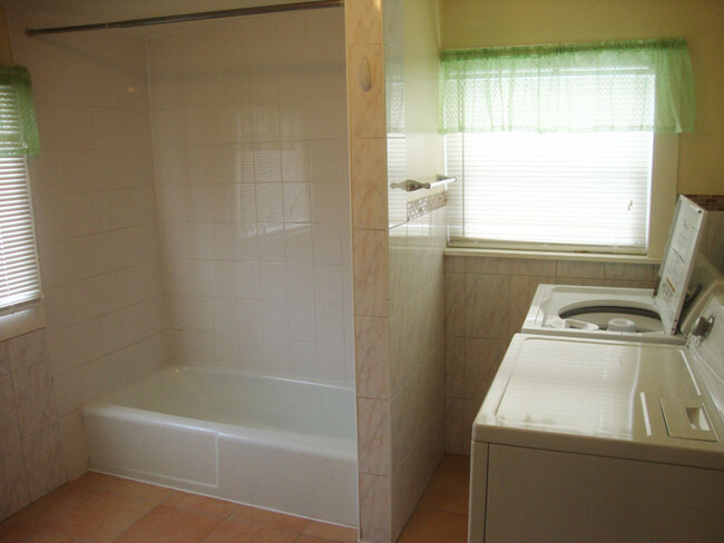 Tub/shower and laundry area on second floor - 239 W Venango St