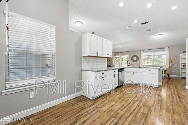 Building Photo - 2320 Locustwood Ct