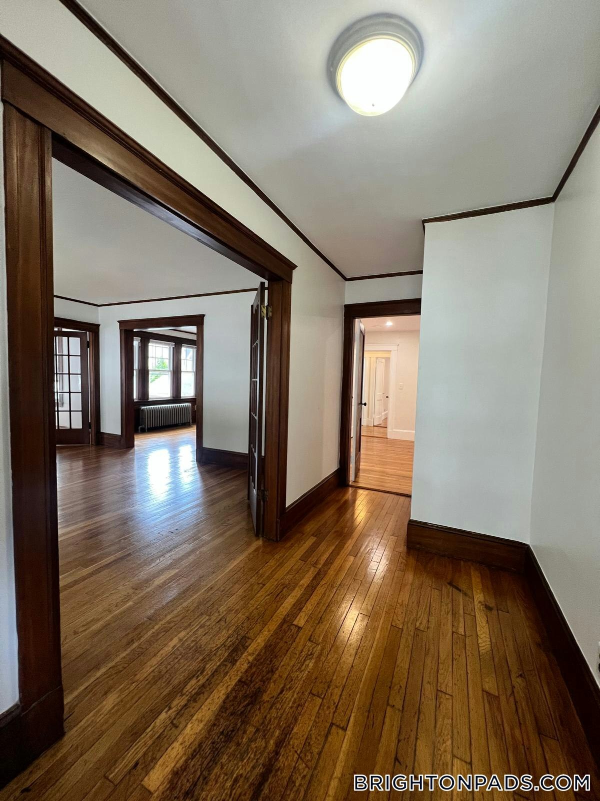 Building Photo - 96 Brooks St