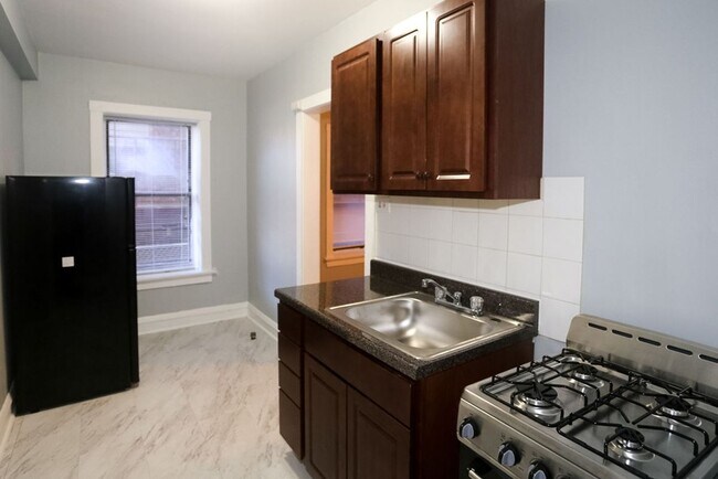 Building Photo - 4600 N Beacon St