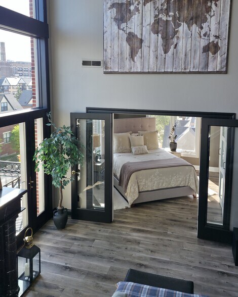 Building Photo - 1515 N Van Buren St