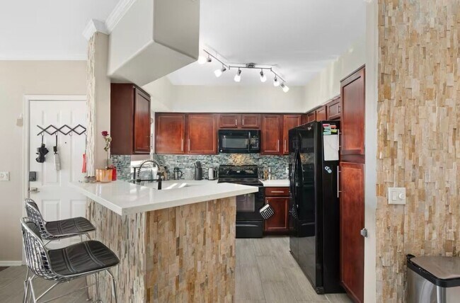 Building Photo - Charming 2BR Condo in Scottsdale