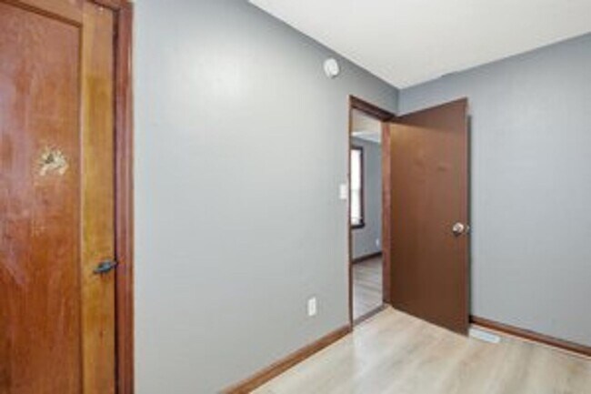 Building Photo - 3 Bed / 1 Bath | Ferguson, MO | $1,220/mo