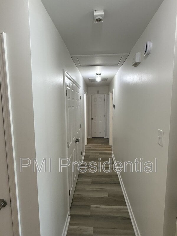Building Photo - 3912 Sherwood Forest Terrace