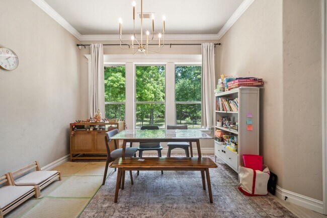 Building Photo - Stunning 5 bedroom 4.5 bath in Stonebrooke Glenn