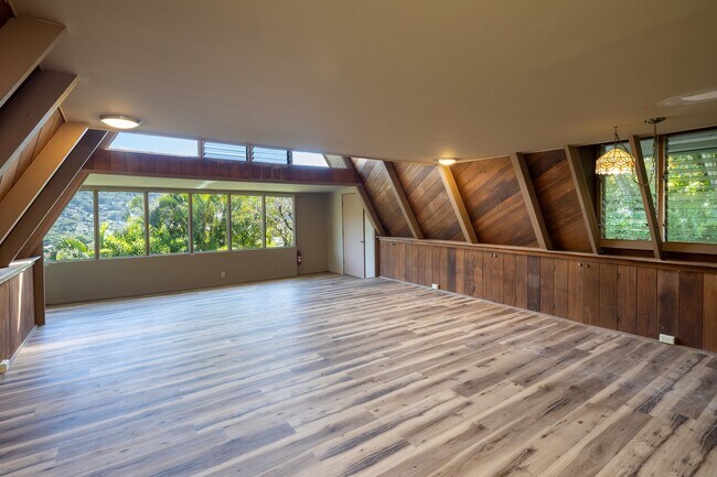 Building Photo - 3270 Huelani Dr