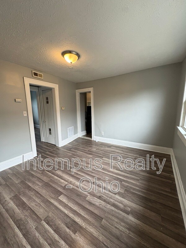 Building Photo - 942 Eddy Rd