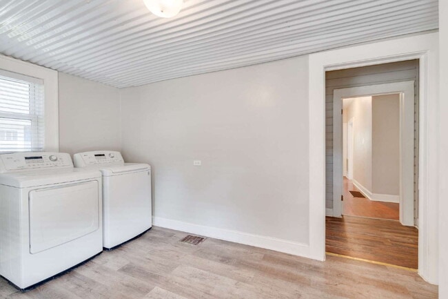 Building Photo - Three-Bed Home w/ Fenced in BackYard in the Heart of Durham