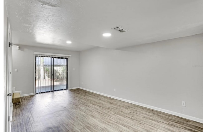 Building Photo - 915 SW 61st St