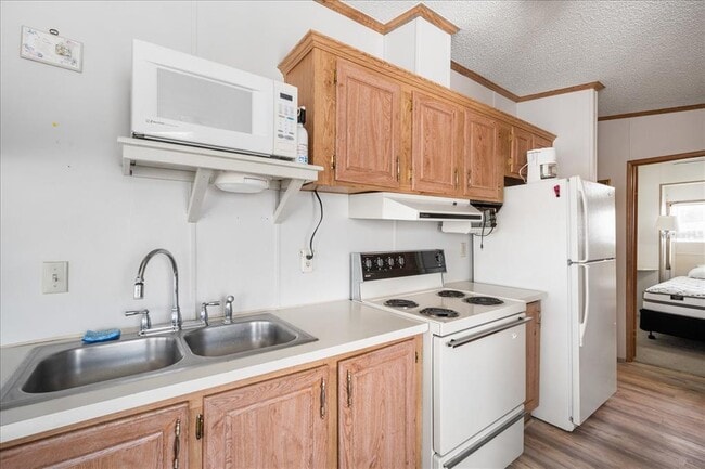 Building Photo - 35045 Cynthia Ave