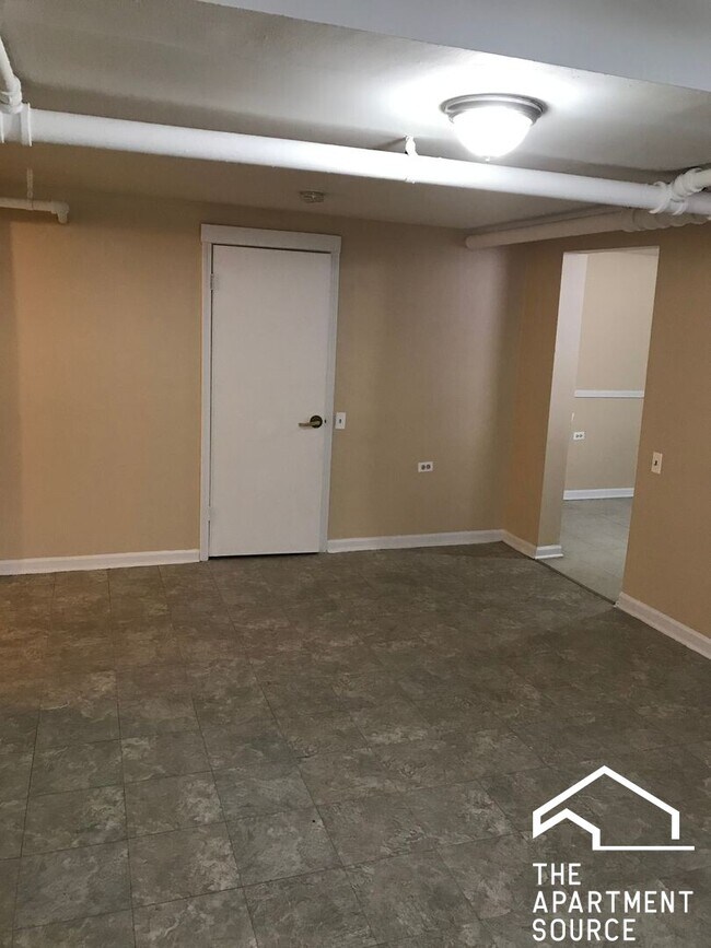 Building Photo - 7722 N Marshfield Ave