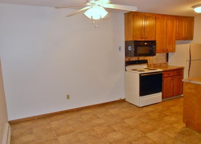 Kitchen/Dining Area - York Villa