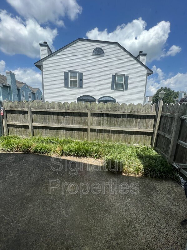 Building Photo - 735 Ridge Cir