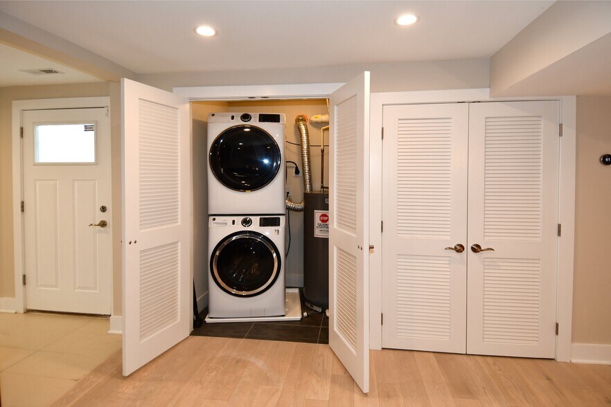 Building Photo - 901 Lawrence St NE