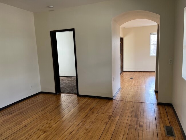 Building Photo - 743 N Eddy St