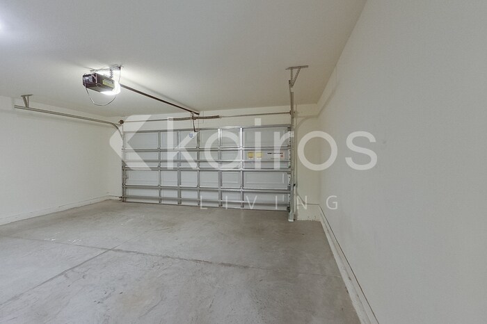 Building Photo - 8647 SW 43rd Ter