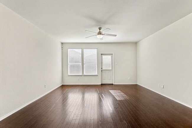 Building Photo - 2360 Toposa Dr