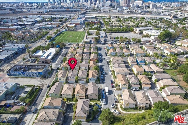 Building Photo - 121 Cancion Way