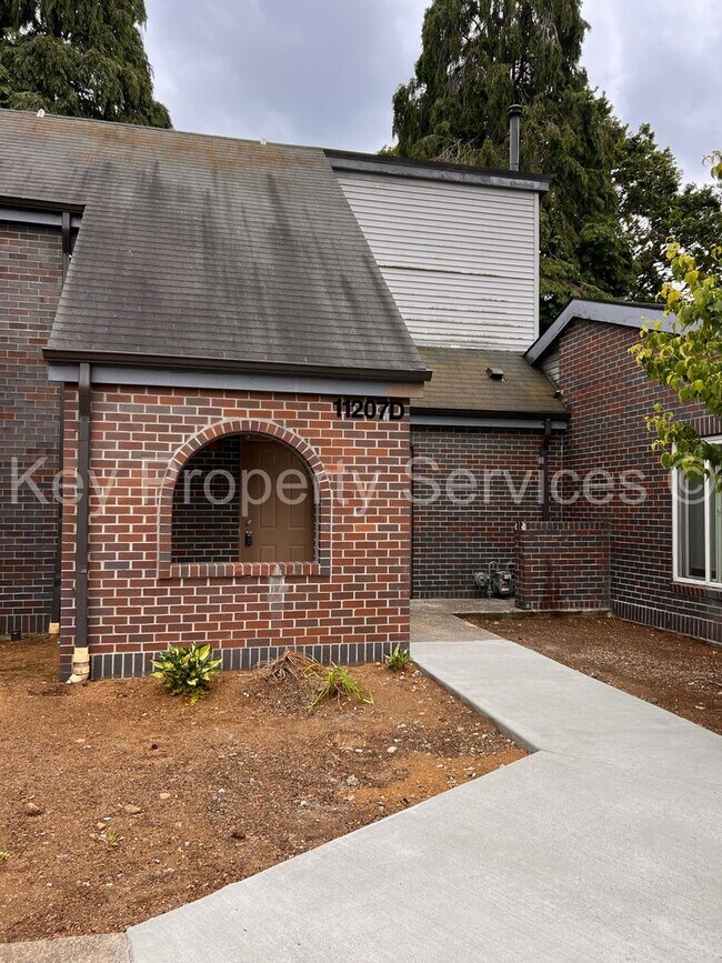 Primary Photo - Vancouver Two Bedroom Townhome with Backyard