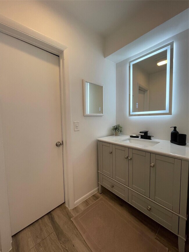 Building Photo - 2708 NE 14th Street Causeway