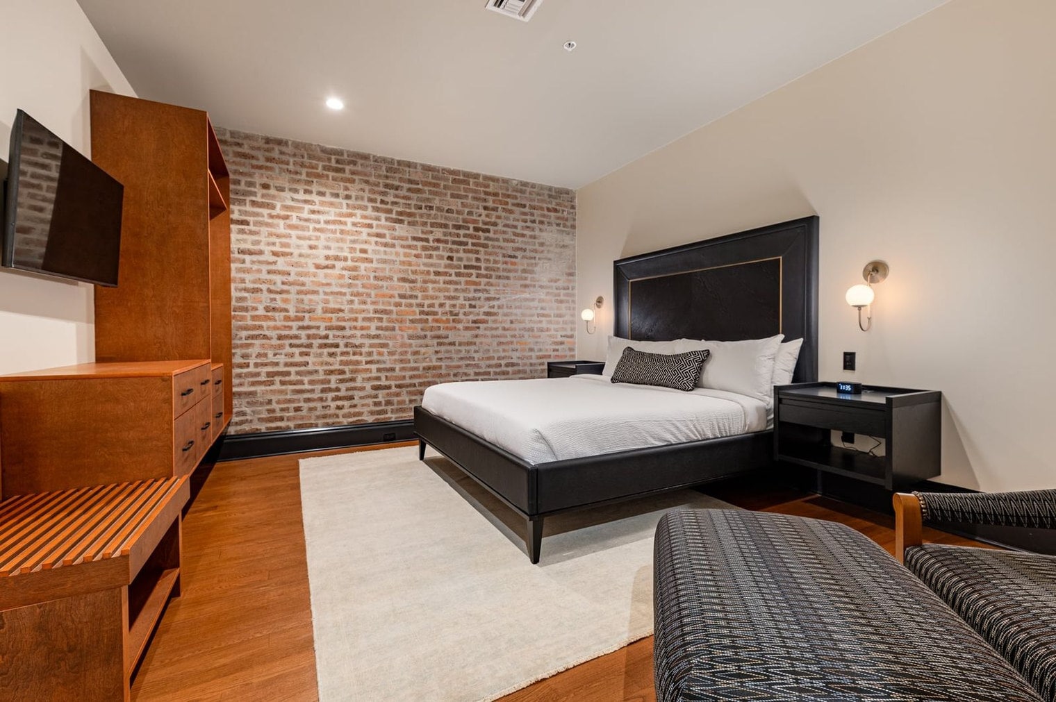 Building Photo - 1011 Canal St