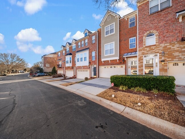 Building Photo - 2947 Imperial Oaks Dr