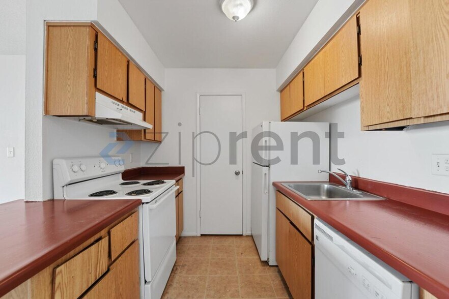 Building Photo - Unit 110