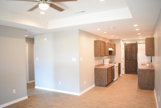 Building Photo - 218 Parrott Dr