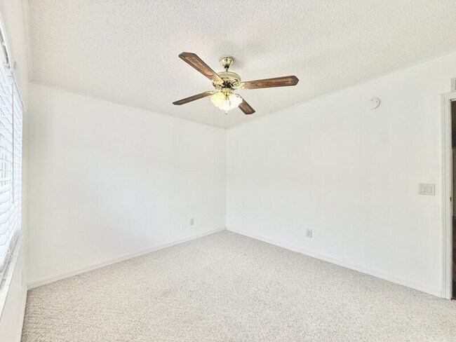 Building Photo - 43 Sargent St