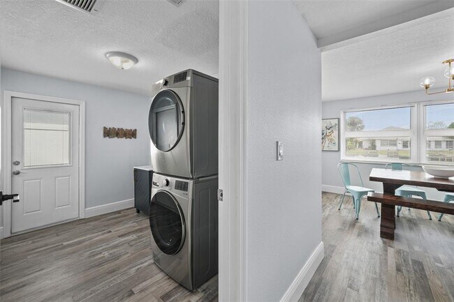 Building Photo - 13704 Veronica Dr