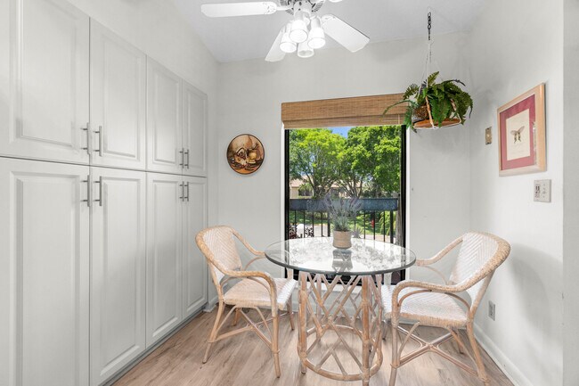 Building Photo - 5087 Oakhill Ln