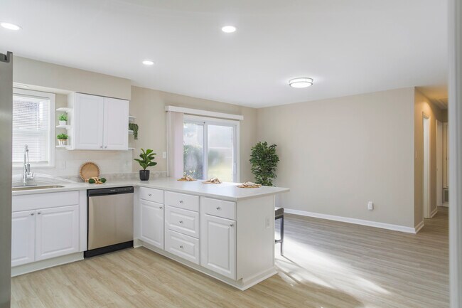 Building Photo - 11304 Largo Dr