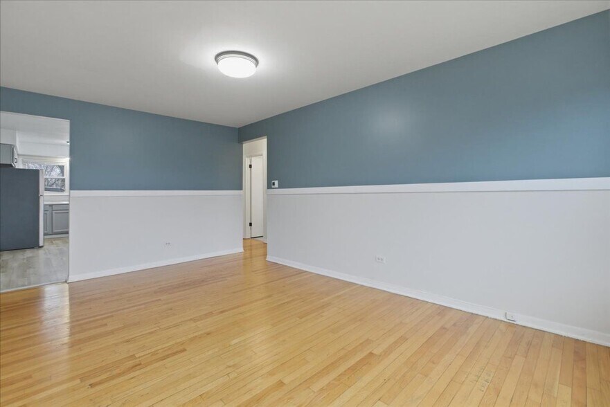 Building Photo - 8921 S Cottage Grove Ave