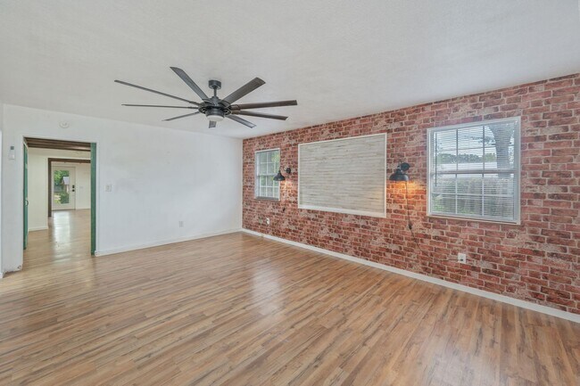 Building Photo - 271 Bracewell St