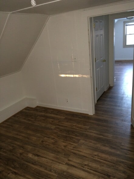 Building Photo - 401 E Ryan Rd