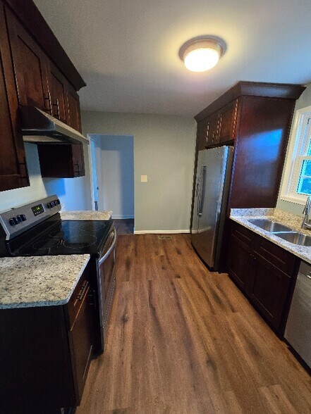 Building Photo - 117 5th Ave