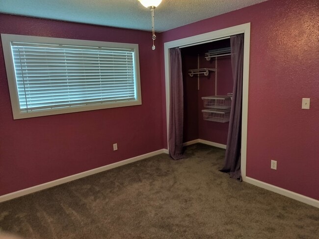 Building Photo - 130 NW Carrie Cir