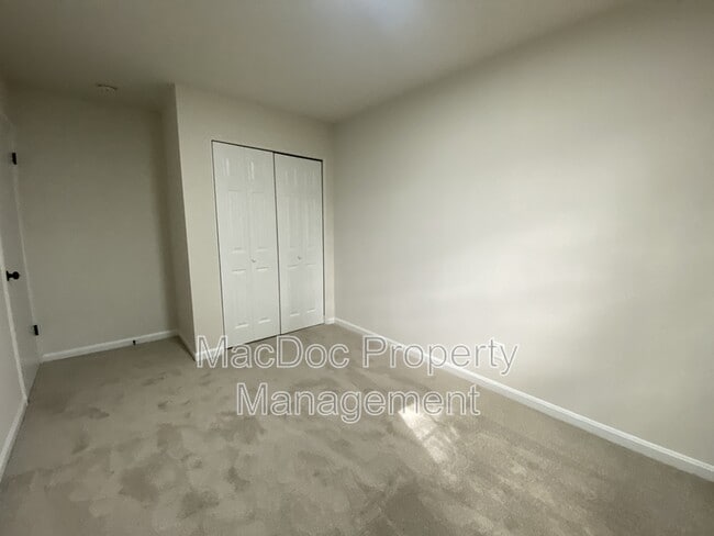 Building Photo - 9 Farrell Ln